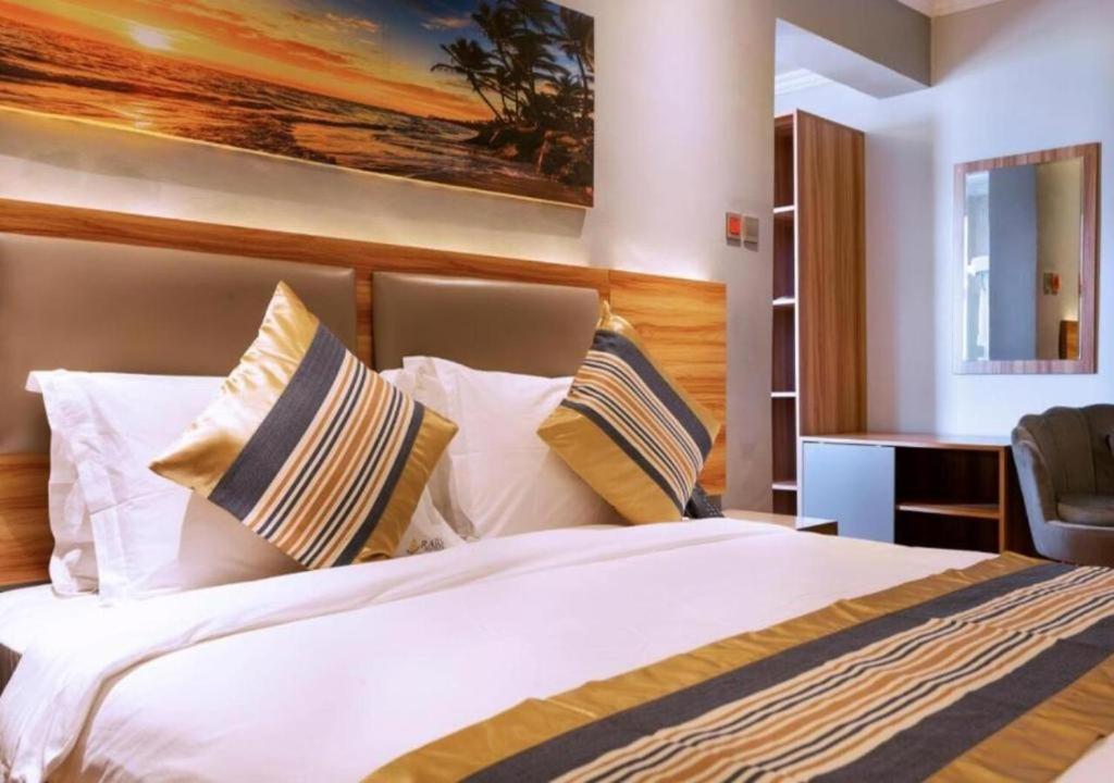 Raha Hotel & Suites ไนโรบี ภายนอก รูปภาพ